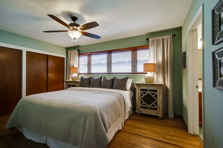 Mission Bay Classic Beach House | 4BR + Oceanview gallery image 3