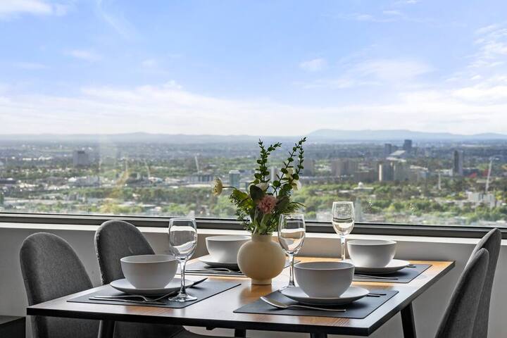 Live Luxe | Breathtaking View – Spacious Apt w/Gym gallery image 5