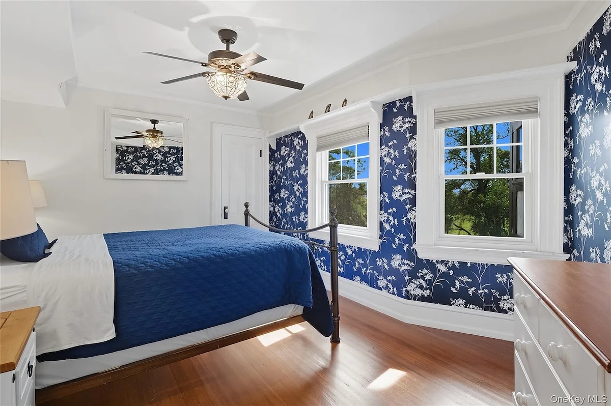 Bedroom #5 - Queen Bed