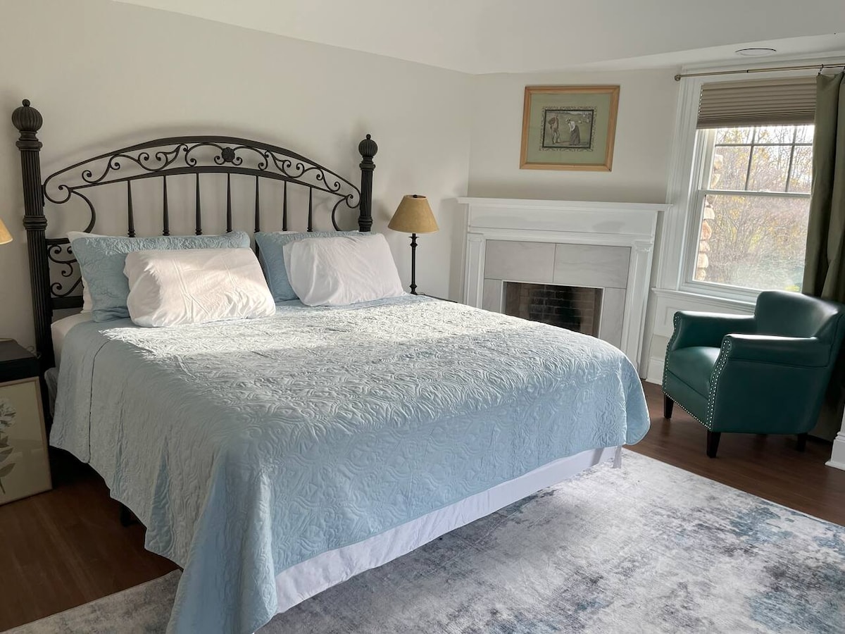 Bedroom #4 - King Bed