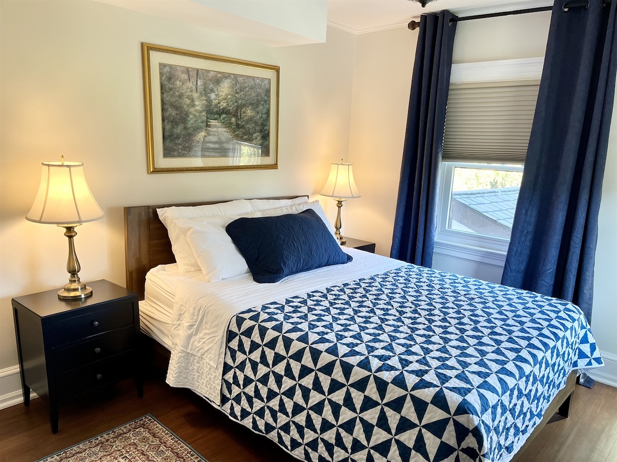 Bedroom #6 - Queen Bed