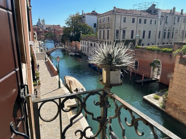 Successful Airbnb property: Ognissanti Balcony 027042-LOC-13659 in Venezia