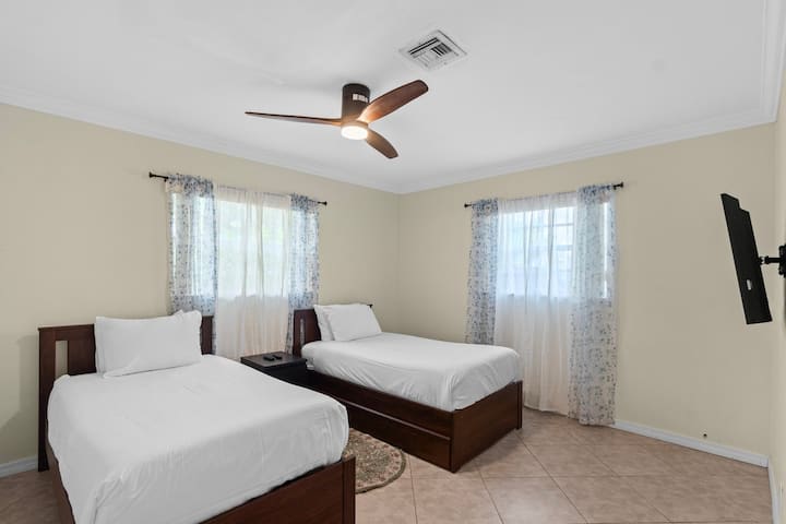 ห้องนอนที่สอง (Second Bedroom)