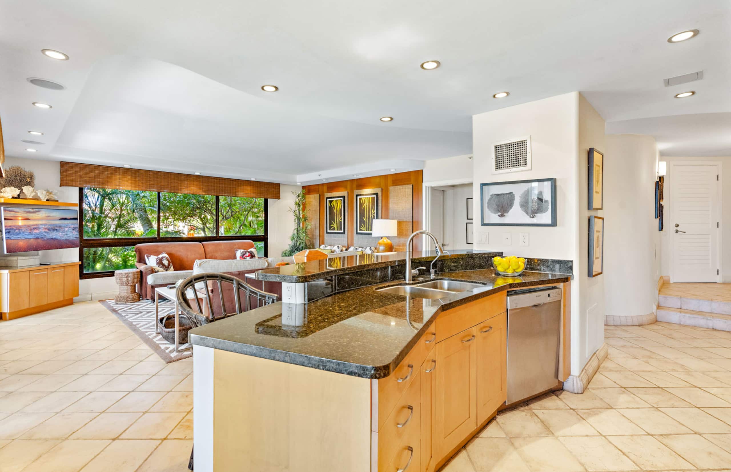 Condo in Lahaina · ★5.0 · 2 bedrooms · 2 beds · 2 baths - Image 7