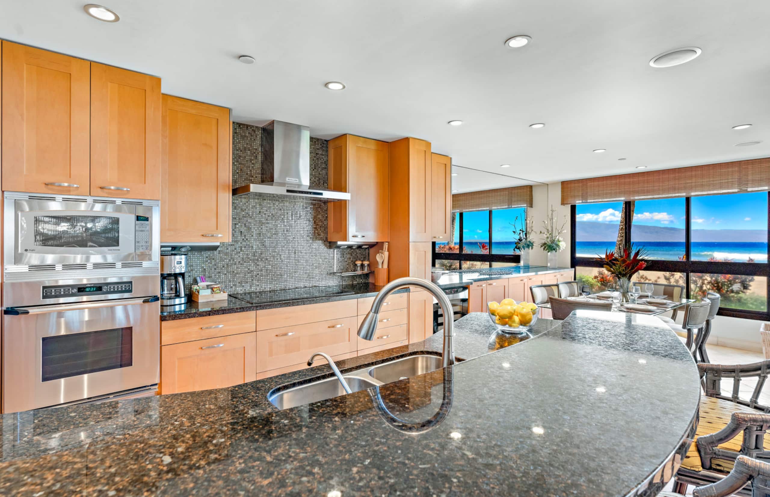 Condo in Lahaina · ★5.0 · 2 bedrooms · 2 beds · 2 baths - Image 11