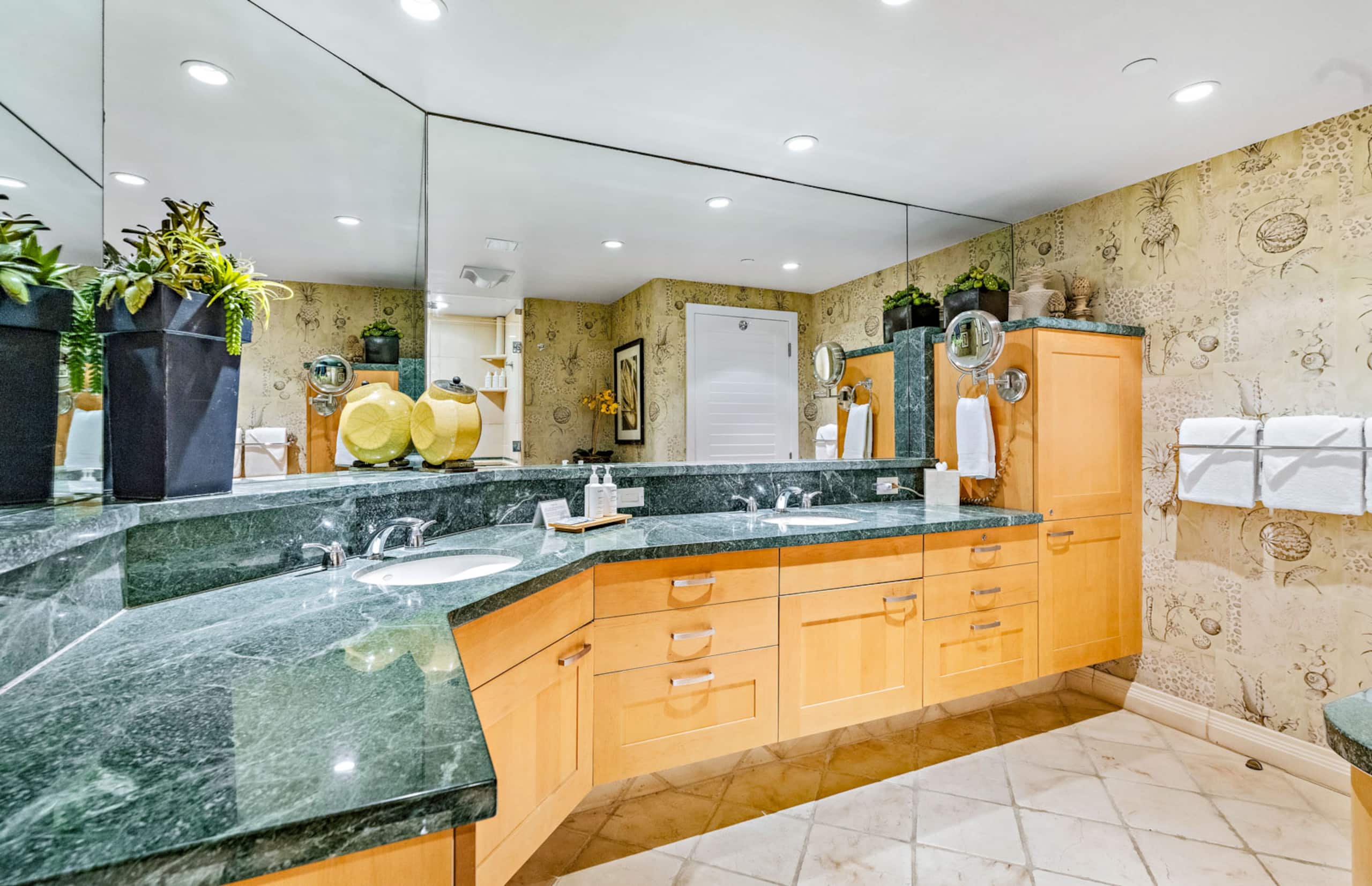 Condo in Lahaina · ★5.0 · 2 bedrooms · 2 beds · 2 baths - Image 24