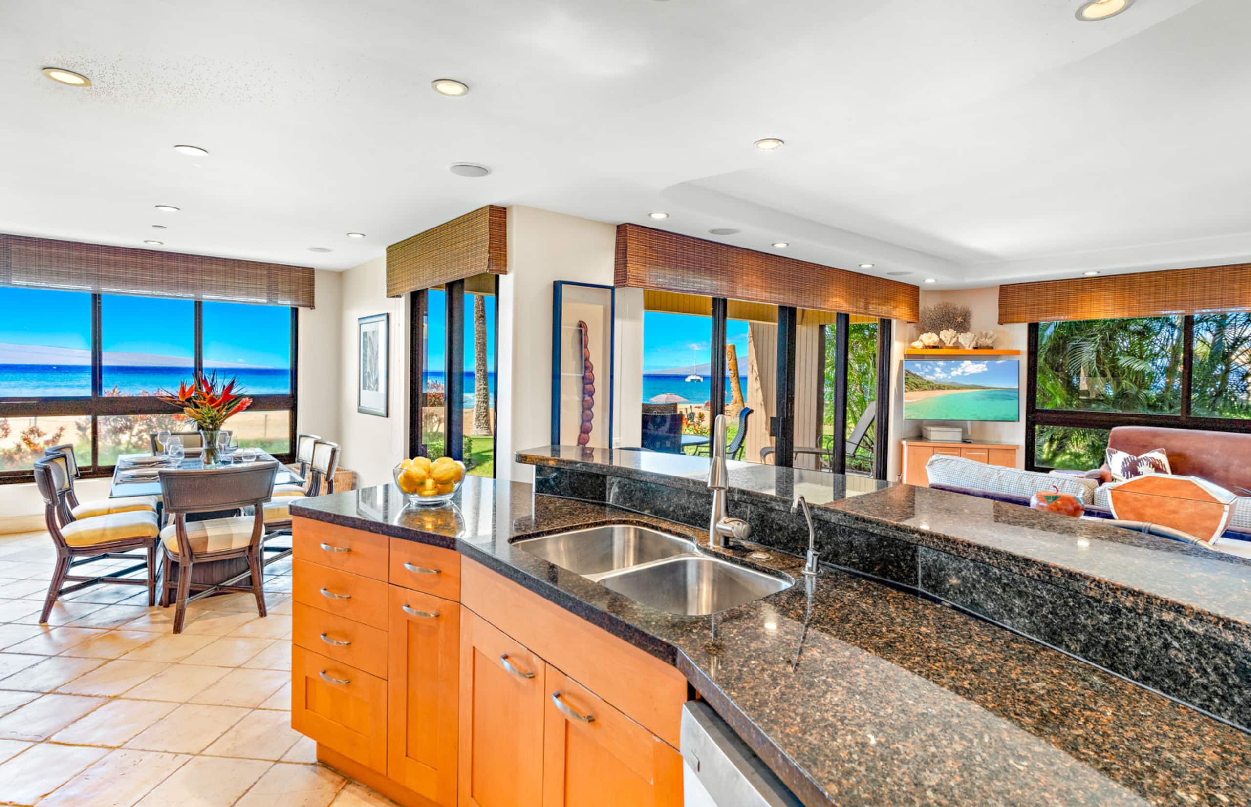 Condo in Lahaina · ★5.0 · 2 bedrooms · 2 beds · 2 baths - Image 2