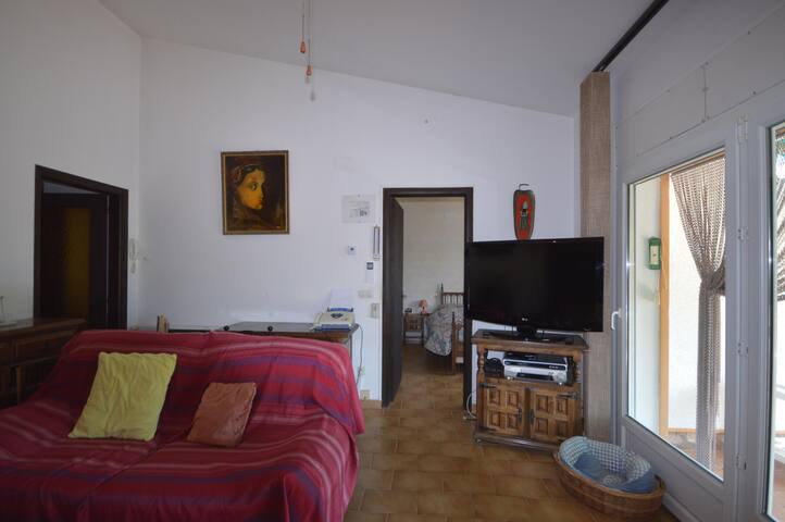House Olot 68 – A/C, WiFi, garden, private pool, q gallery image 5