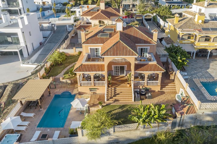 Entire home with 6+ bedrooms in Marbella - Villa Treetops - family villa with heated pool in
