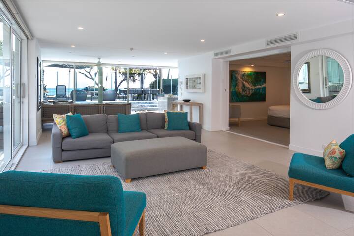 Beachfront 3 Bed w Plunge Pool gallery image 2