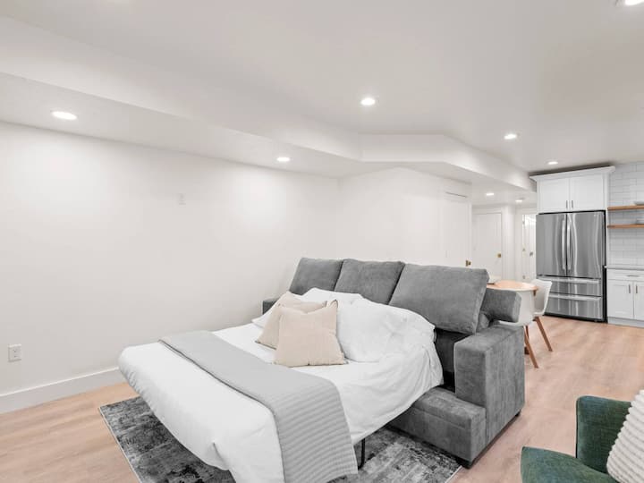 Roomy & Stylish Haven W/ Private Hot Tub In Sojo - South Jordan, UT