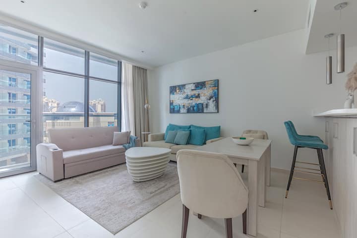 Infinity Pool Beachfront 1-br - Dubai