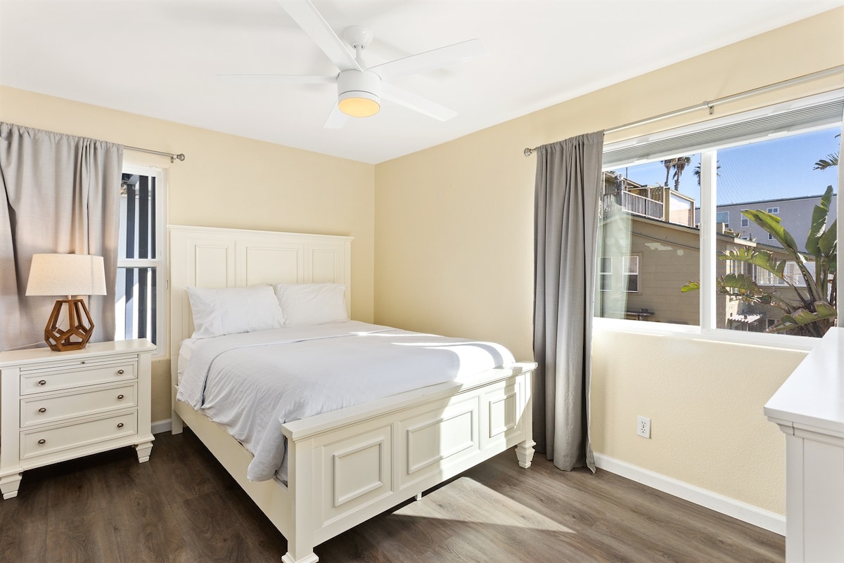 U drugoj spavaćoj sobi nalazi se bračni krevet (160x200) s udobnom posteljinom