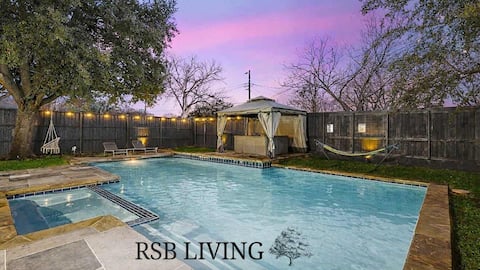 Upscale 6BR/2.5B Home with Pool, Hot Tub & Game Ro