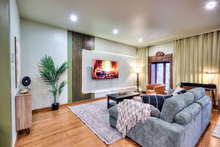 Downtown St Denis 2BR – Oasis Decor High Value VIP