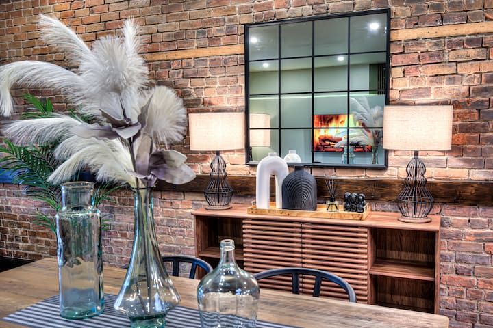 Downtown St Denis 2BR – Oasis Decor High Value VIP gallery image 3