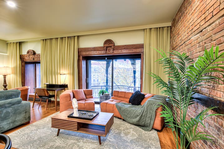 Downtown St Denis 2BR – Oasis Decor High Value VIP gallery image 4