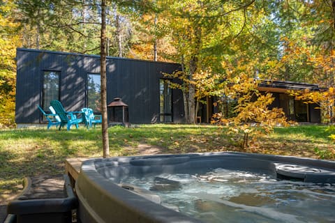 The LoveShack |Hot Tub | Front Lake