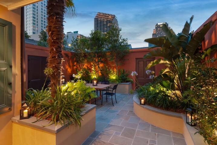 Luxury CBD Home | Downtown gallery image 2