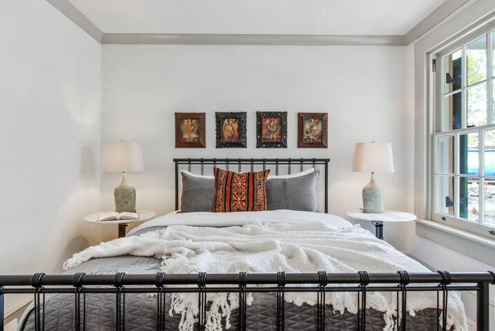 Luxury CBD Home | Downtown gallery image 5