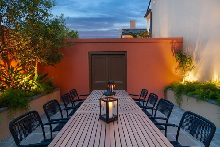 Luxury CBD Home | Downtown gallery image 3