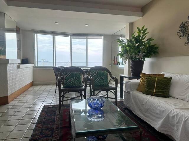 Ocean Front Copacabana – 1 min from the beach gallery image 3