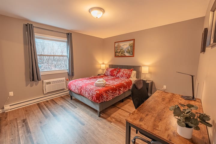 ห้อง 2L ห้องนอน 1 พร้อมโต๊ะทำงาน