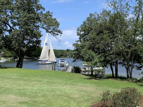 Very cosy and nicely appointed Waterfront Cottage