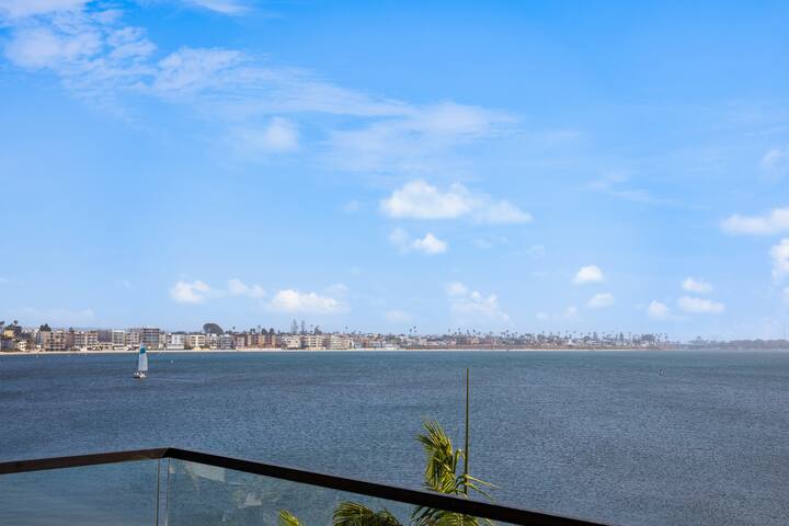 Catamaran by AvantStay | 50ft to Beach + Views gallery image 3