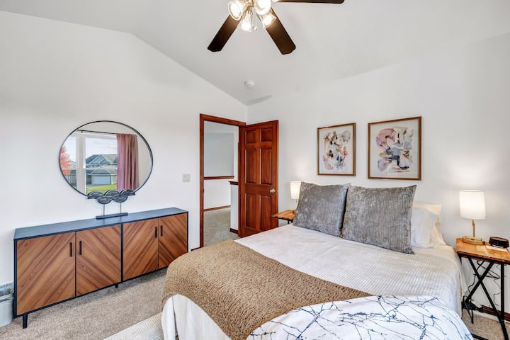 غرفة نوم في الطابق العلوي 1 - سرير بحجم كبير