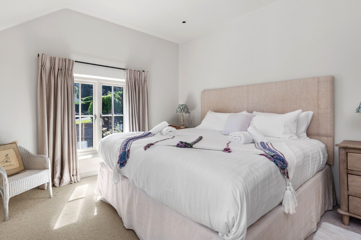 Little Haven, Gower的超級加大雙人床