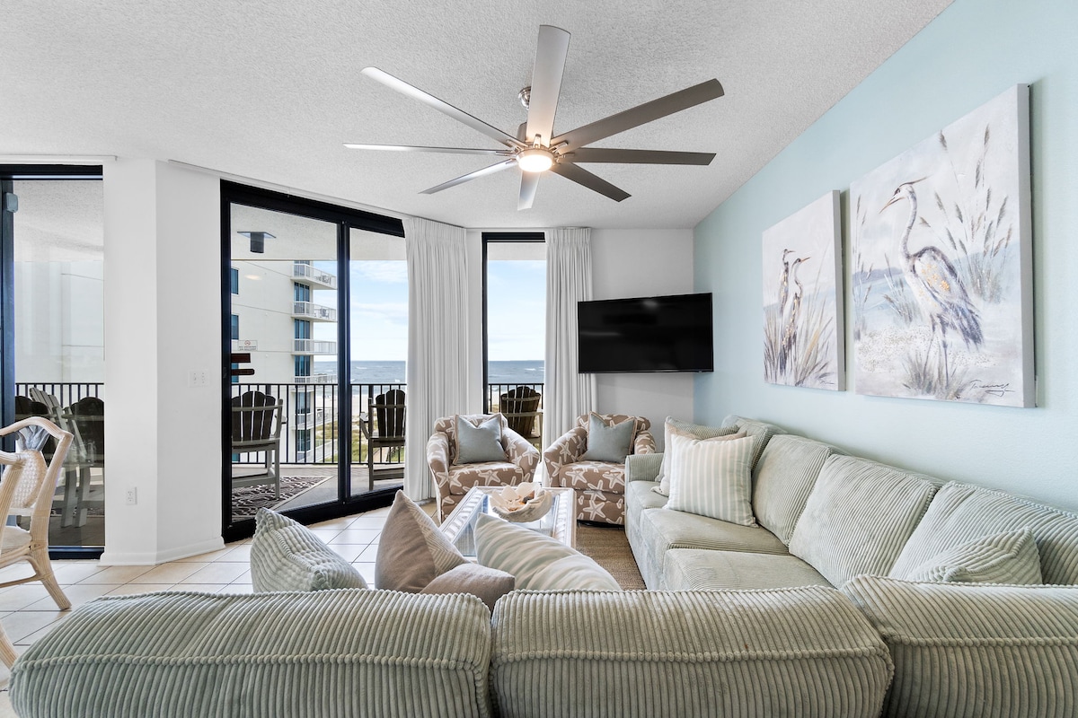Beachfront, great amenities, Phoenix 8 406! - Condominiums for
