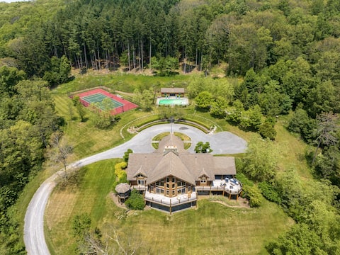 Doodletown Lodge: Pool, Tennis, Pickleball, Hiking