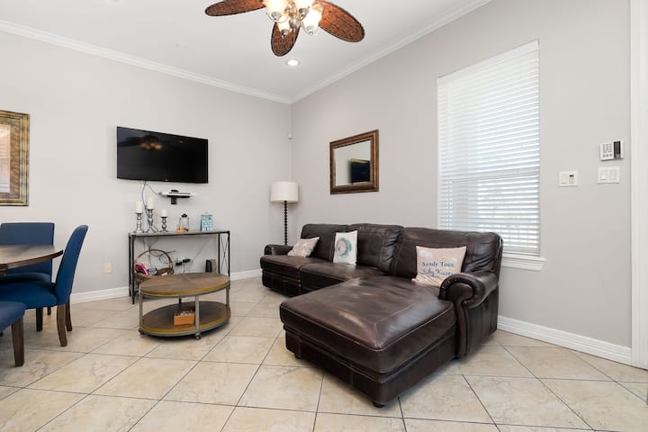 Cozy Coastal Escape W/ Pool - 1/2 Block To Beach! - Port Isabel, TX