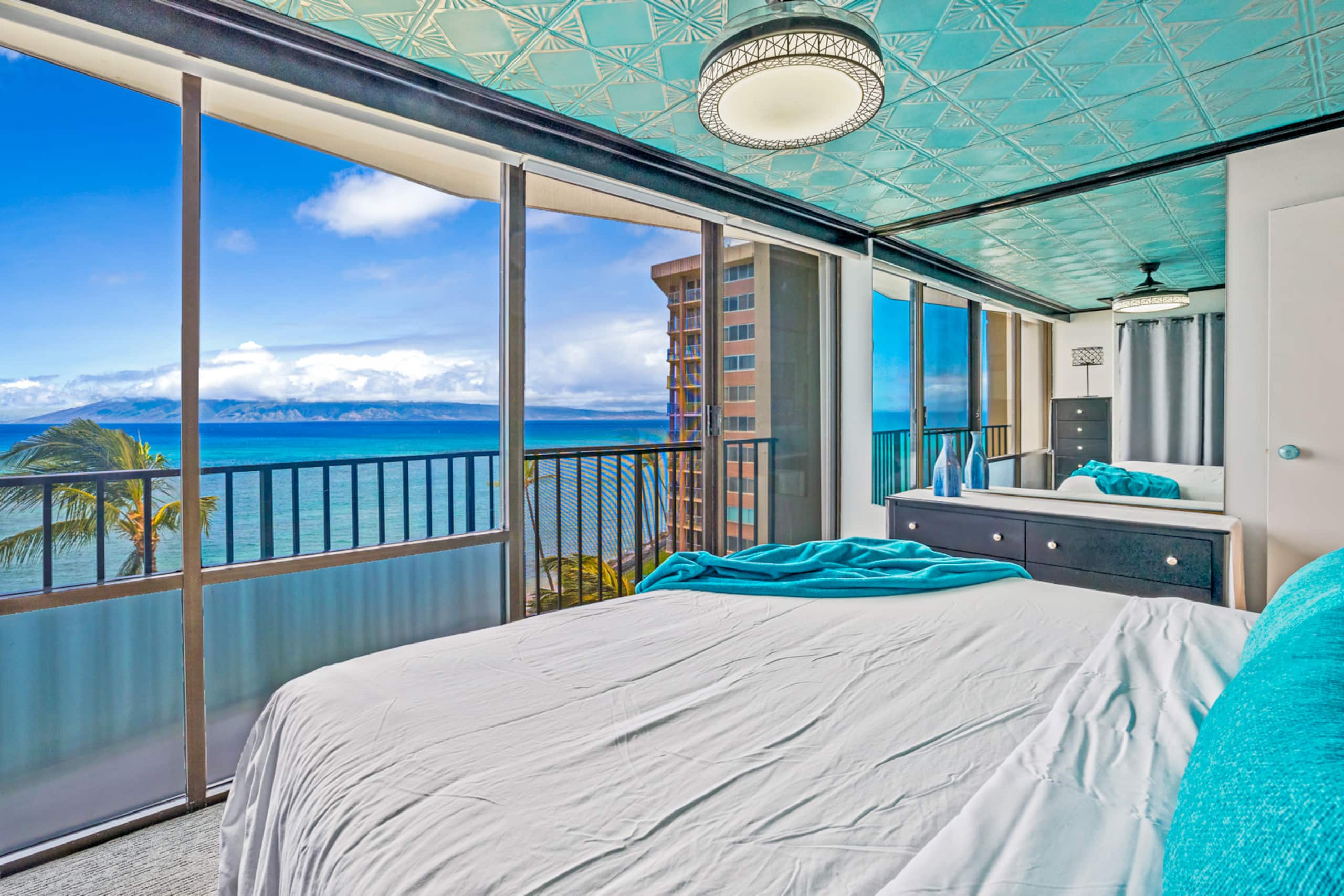 Condo in Lahaina · ★4.83 · 1 bedroom · 2 beds · 1 shared bath - Image 4