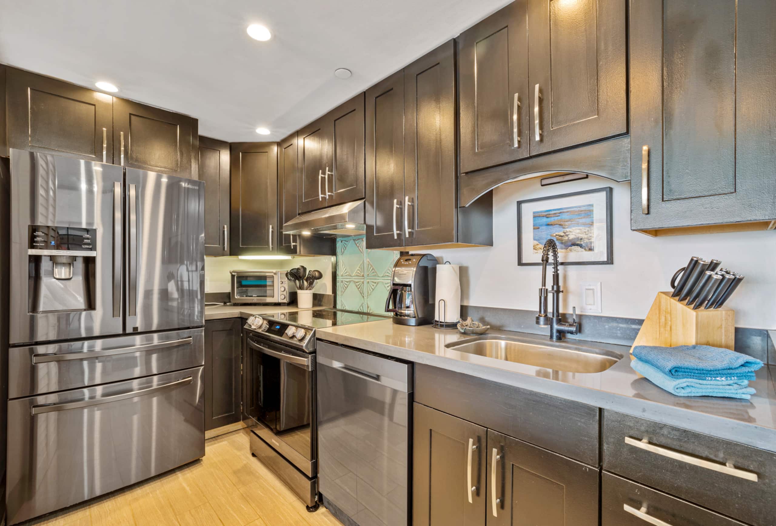 Condo in Lahaina · ★4.83 · 1 bedroom · 2 beds · 1 shared bath - Image 5