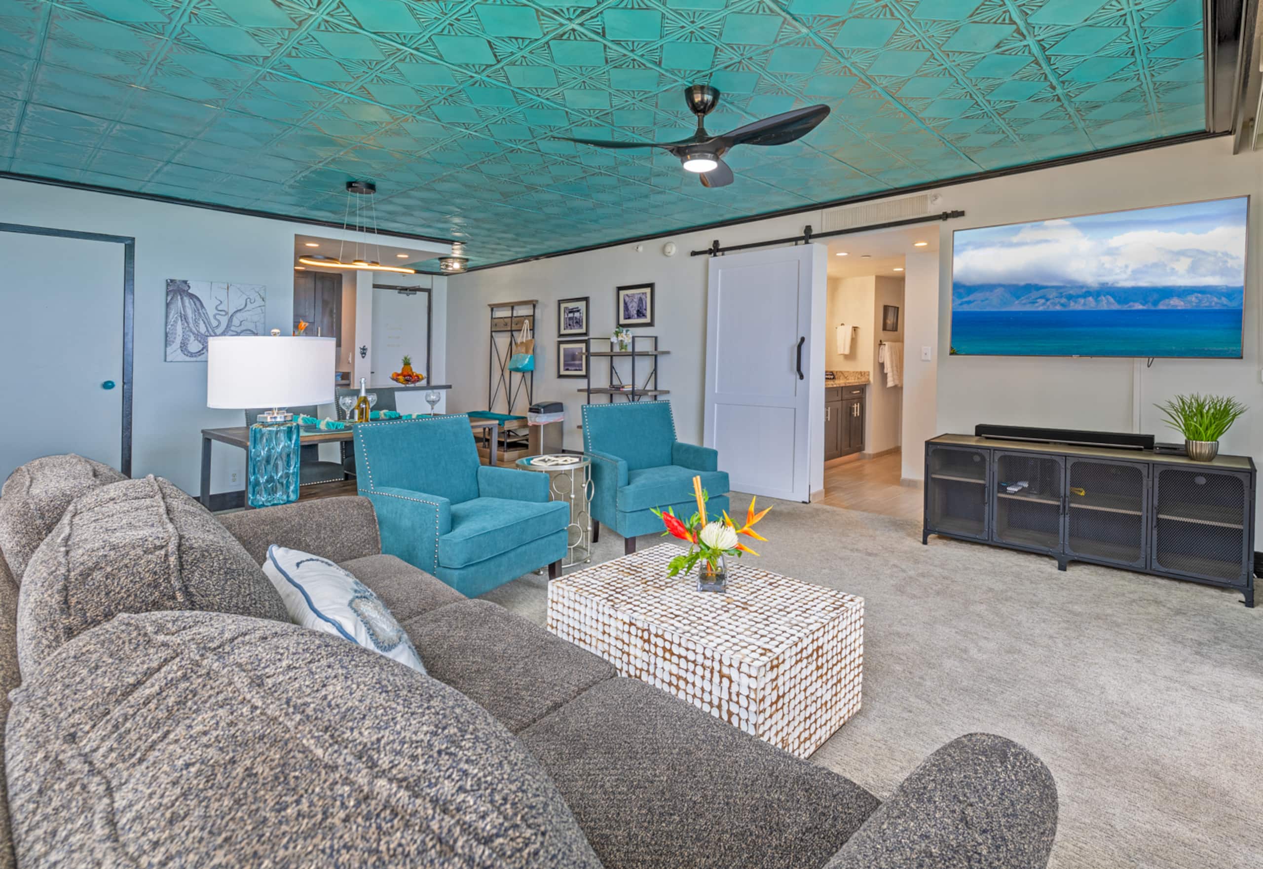 Condo in Lahaina · ★4.83 · 1 bedroom · 2 beds · 1 shared bath - Image 13