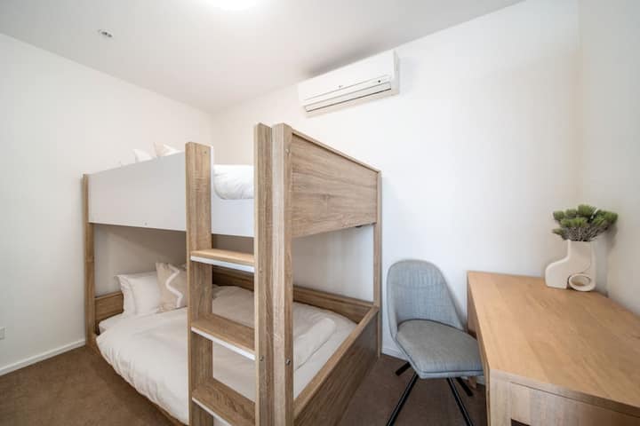 חדר השינה השני