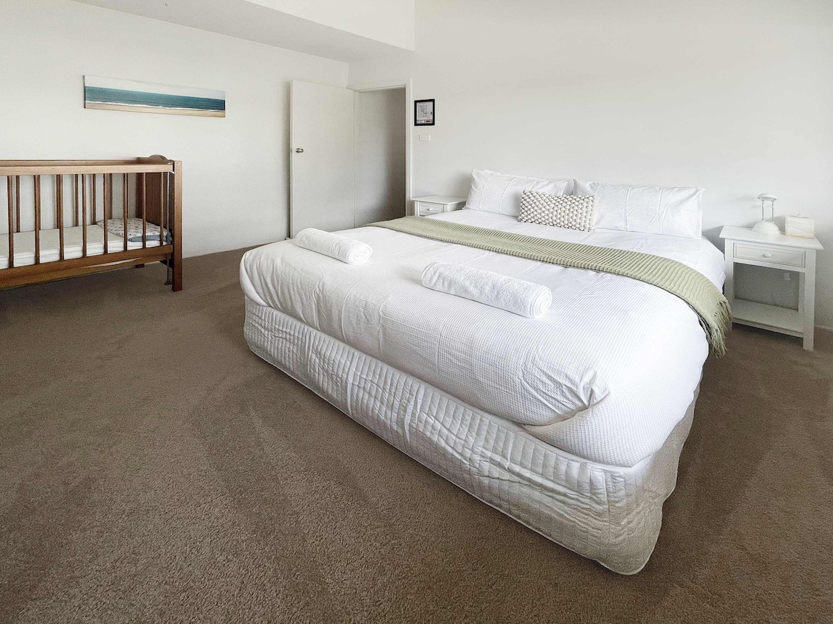 Главна спална соба (горно ниво)