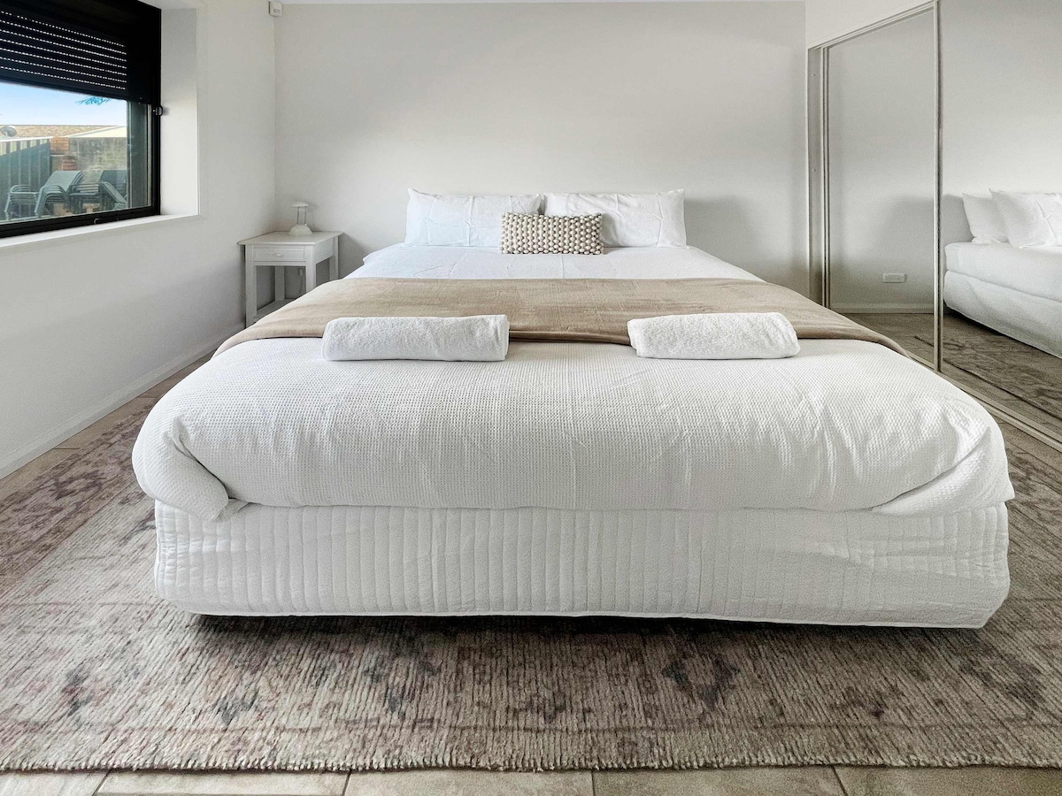 Спална соба (приземје)