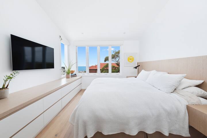 Seascape: Home with Pool and Views – Walk to Beach gallery image 5