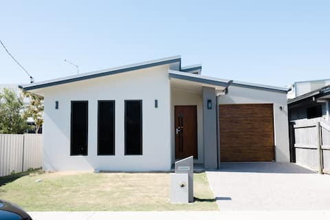 New Home close to Airport,hospital, Coles & Resto