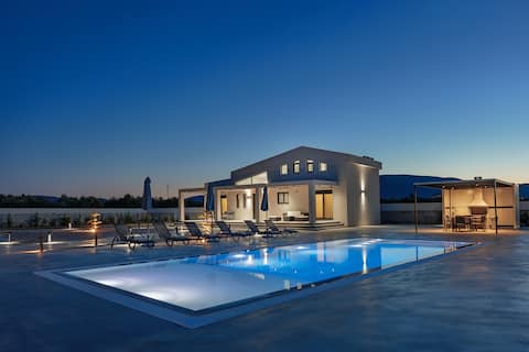 Samantha 3 BR Villa with private pool near Laganas