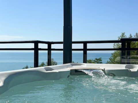 Tranquil Oasis - 3 King Beds, *Lakeview Hot Tub* -