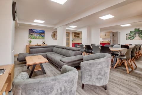 80m from the slopes, great flat for 15