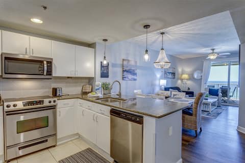Top performing Airbnb: Beachfront, amazing views, seasonal beach chairs in Panama City Beach