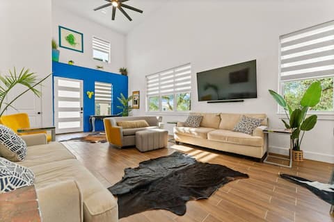 Lake Travis Art Retreat - Private/Pet Friendly