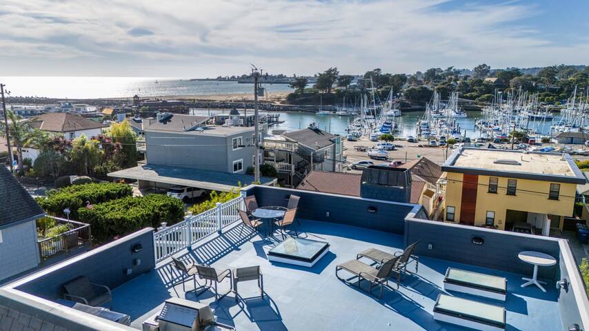 Harbor Home – 2 blocks from the beach! gallery image 2