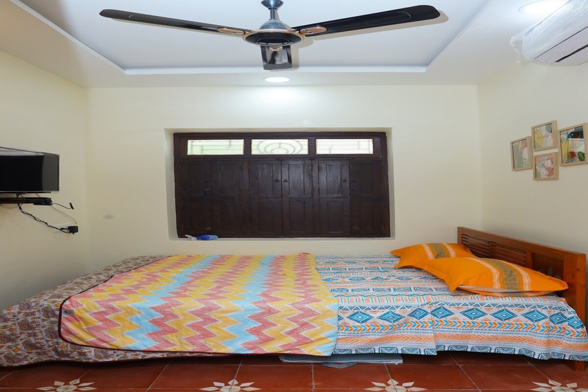 Heritage Bedroom with smart TV & AC