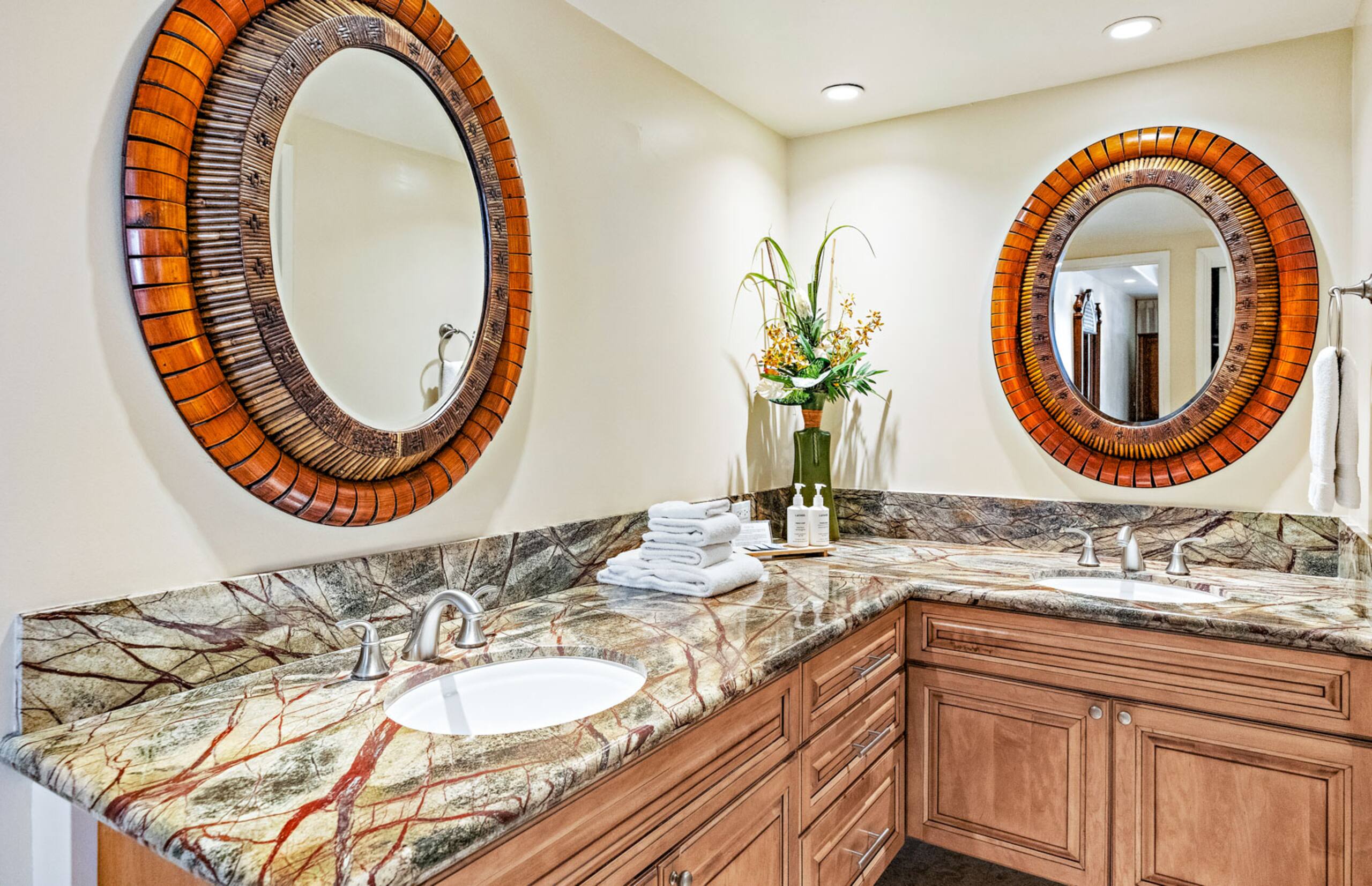 Condo in Lahaina · ★4.8 · 2 bedrooms · 4 beds · 2 baths - Image 30